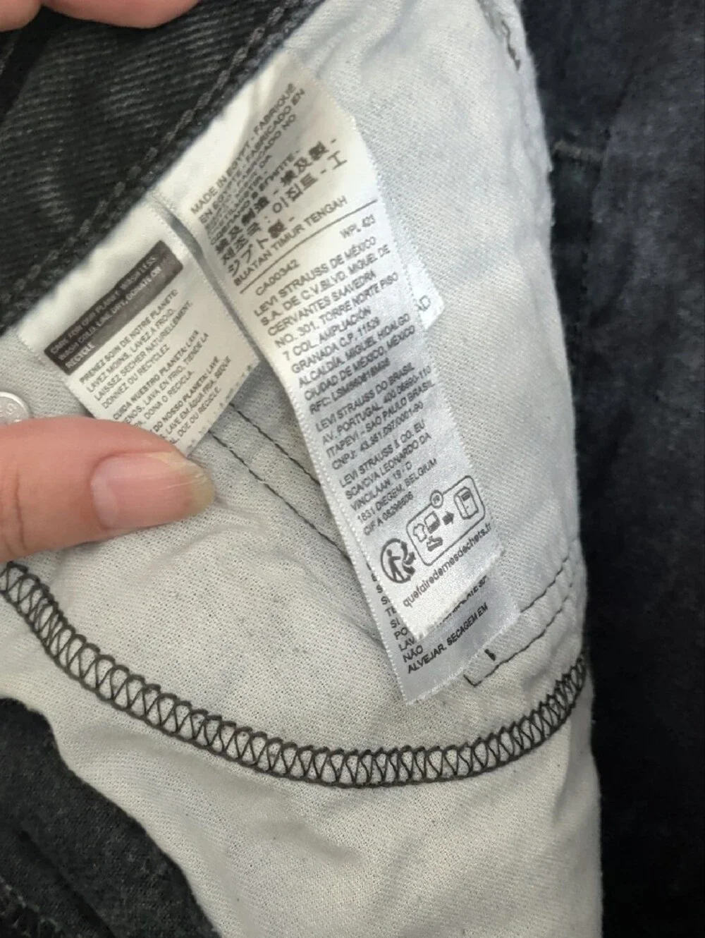 Levis classic black